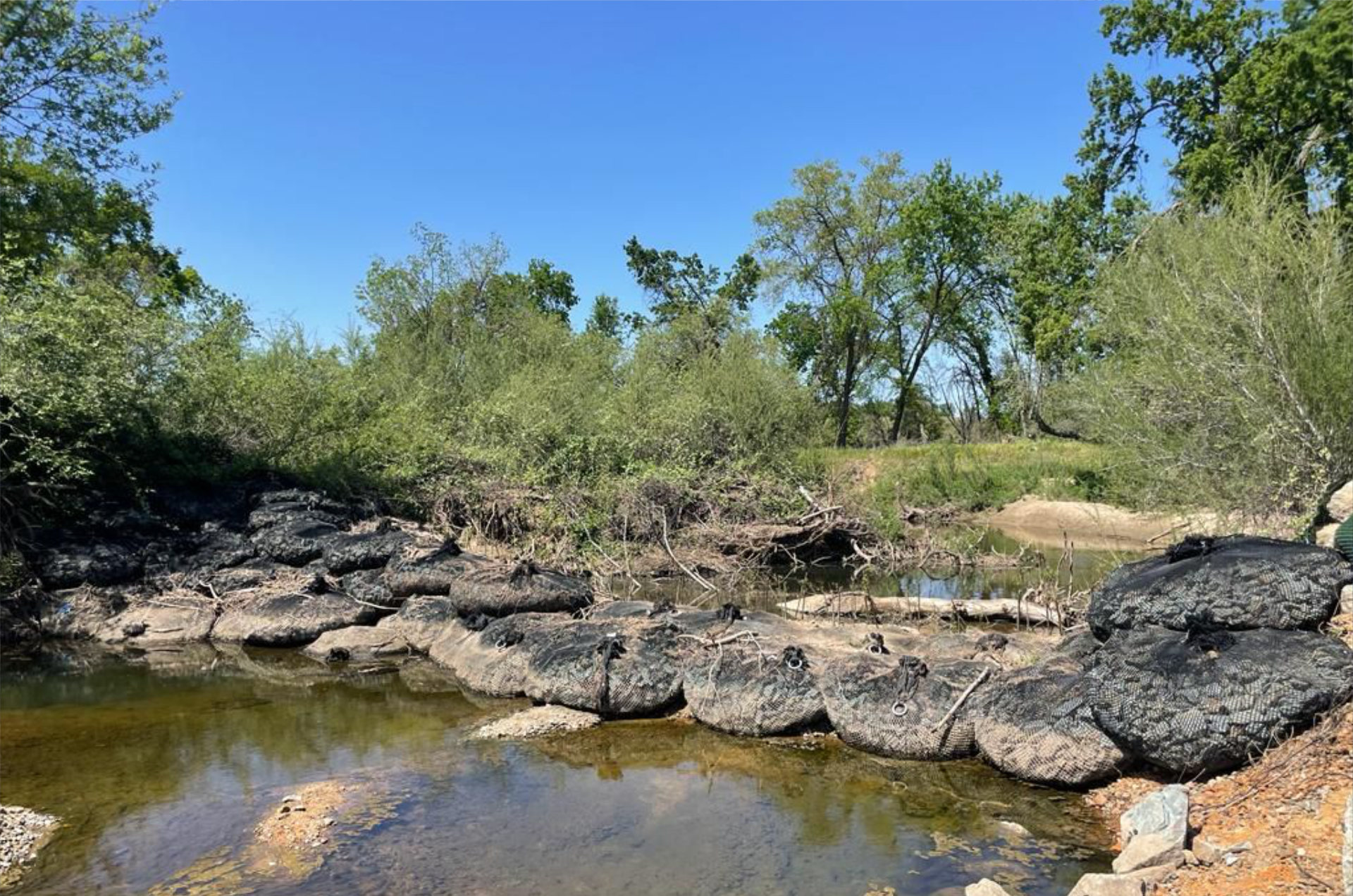 Aqua Rock Bag zaščita pred izpiranjem okoli nosilnih stebrov mostov in drugih struktur