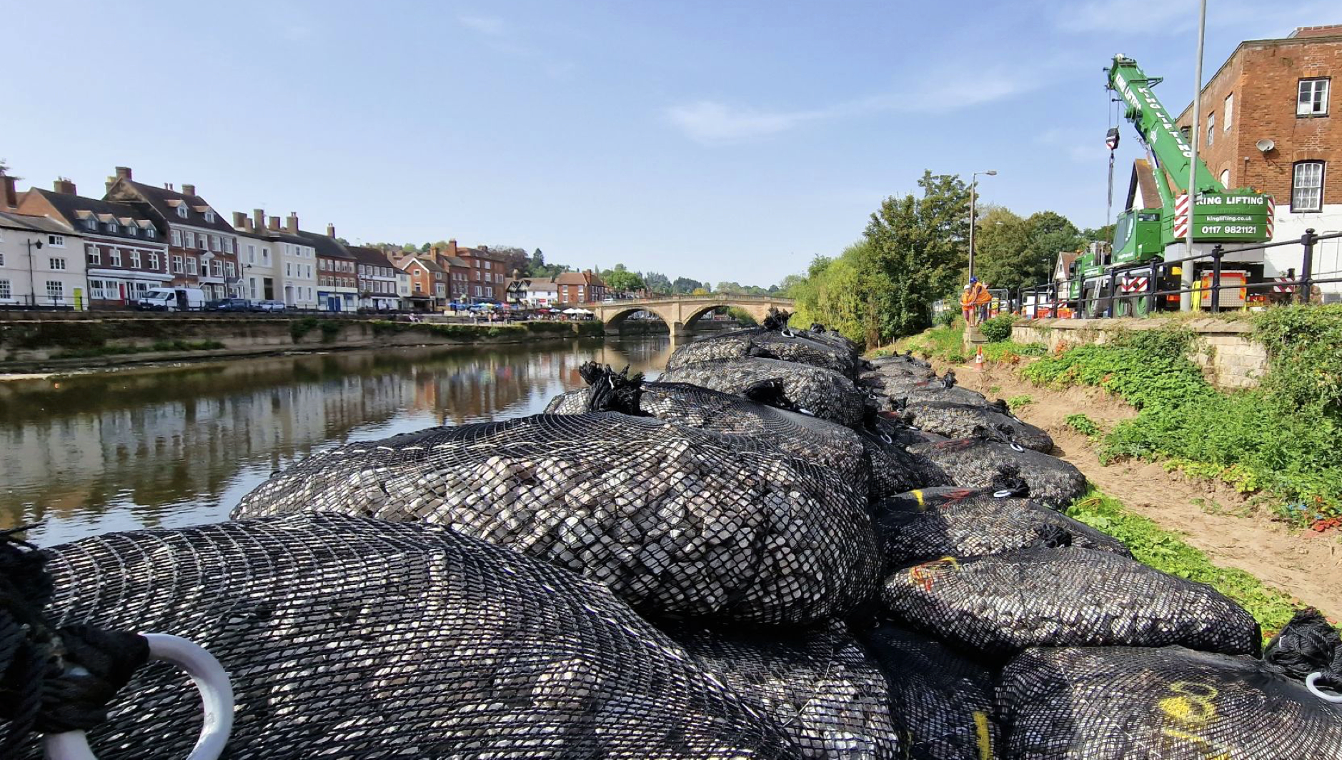 Zaščita pred izpiranjem okoli nosilnih stebrov mostov