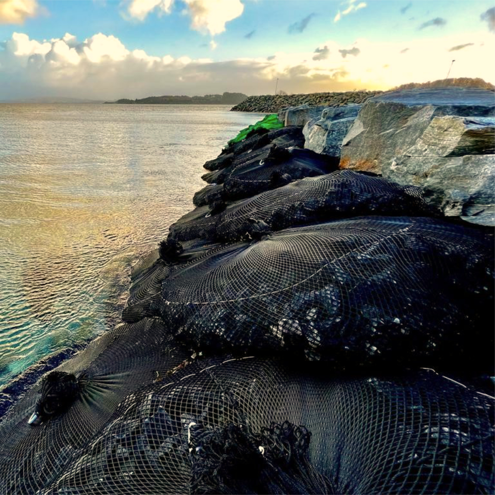Zaščita obale proti eroziji z AquaRockBag